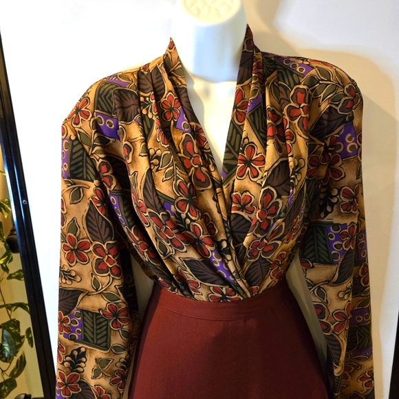 J.K.S. Designs, Woman’s Pleated Neckline Print Blouse, Size Large - Picture 2 of 8